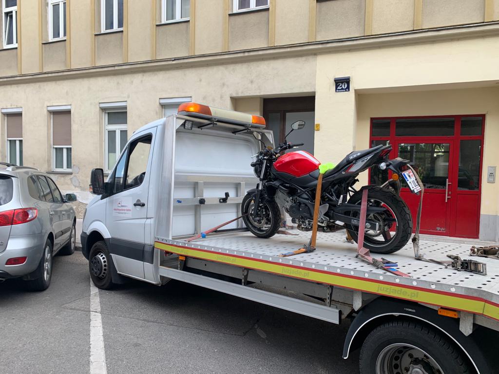 Motorrad transport in Wien